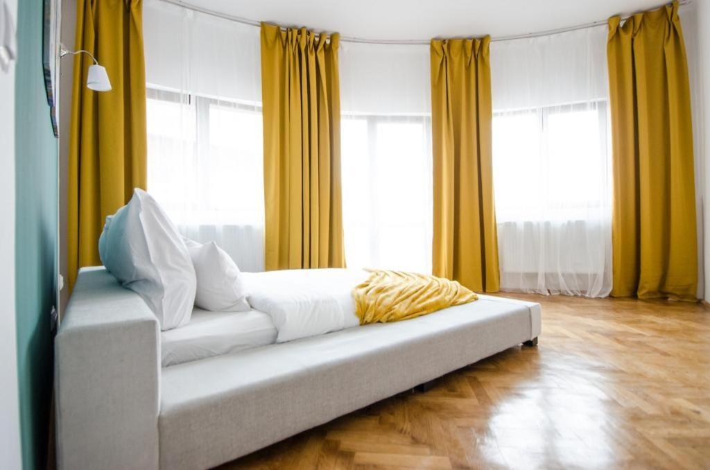 Stylized And Modern Apartment In ブカレスト エクステリア 写真